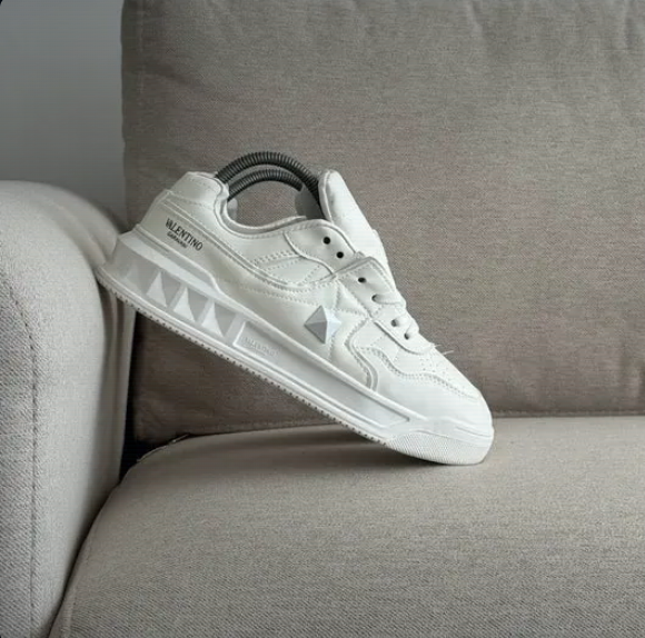 Valentino Garavani Diamante