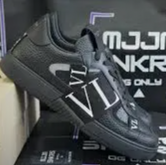 Valentino V17n Bond